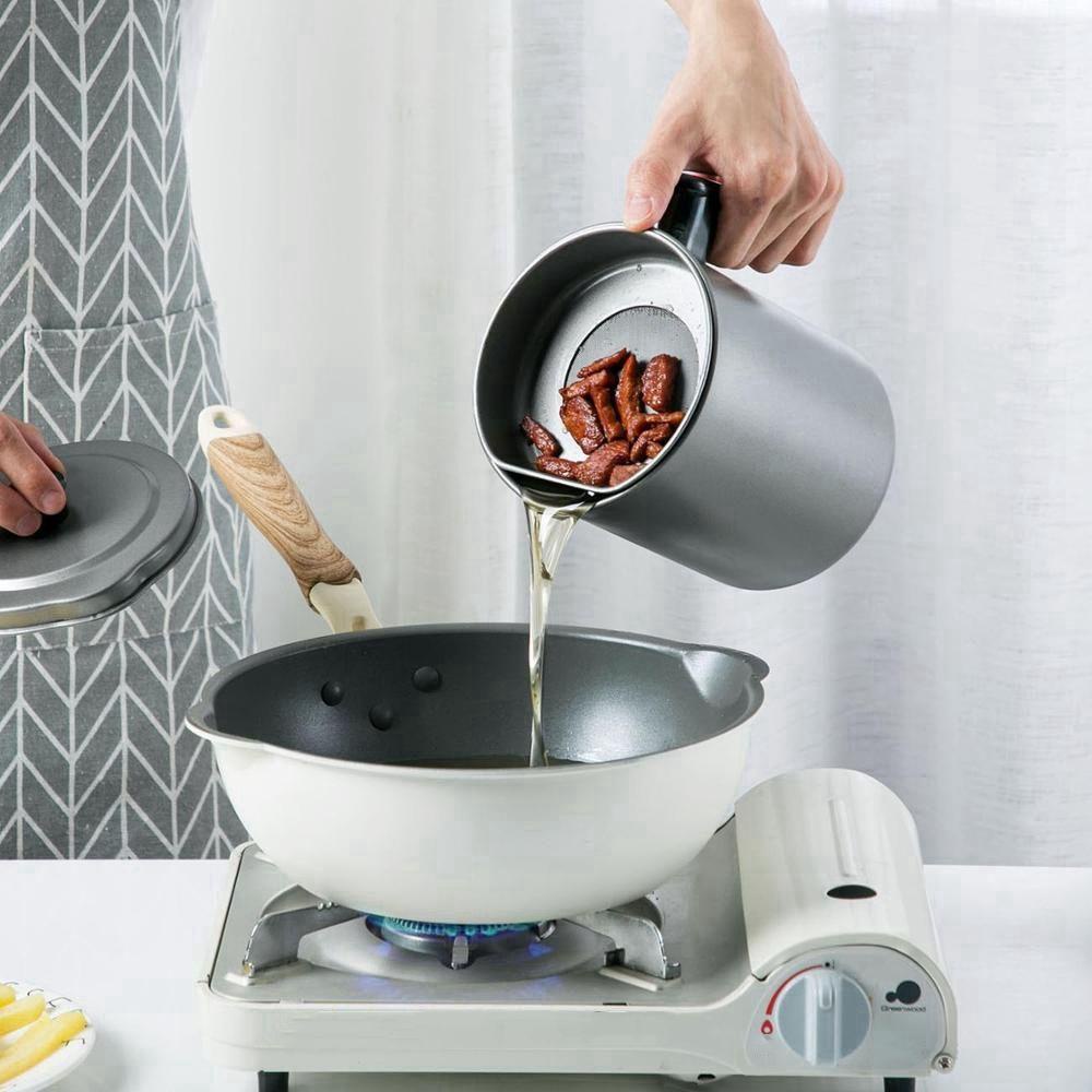 Bình Đựng Gia Vị / Dầu Ăn Kèm Đồ Lọc Tiện Dụng Cho Nhà Bếp