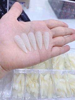 Móng úp NHỌN nhám