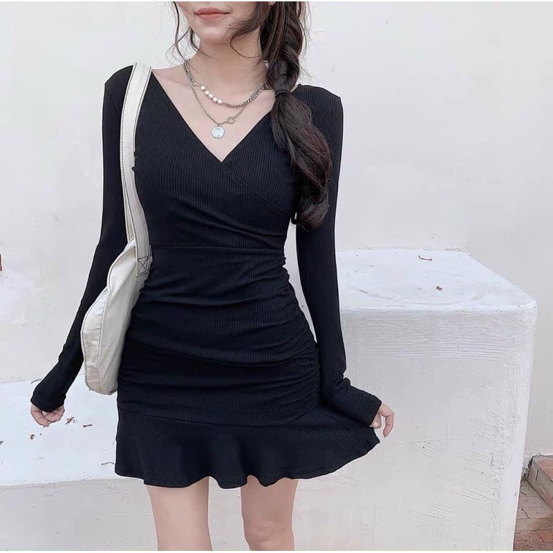 Váy body nhún đuôi cá tay dài cổ đắp với thiết kế dáng ôm màu hồng ruốc và đen