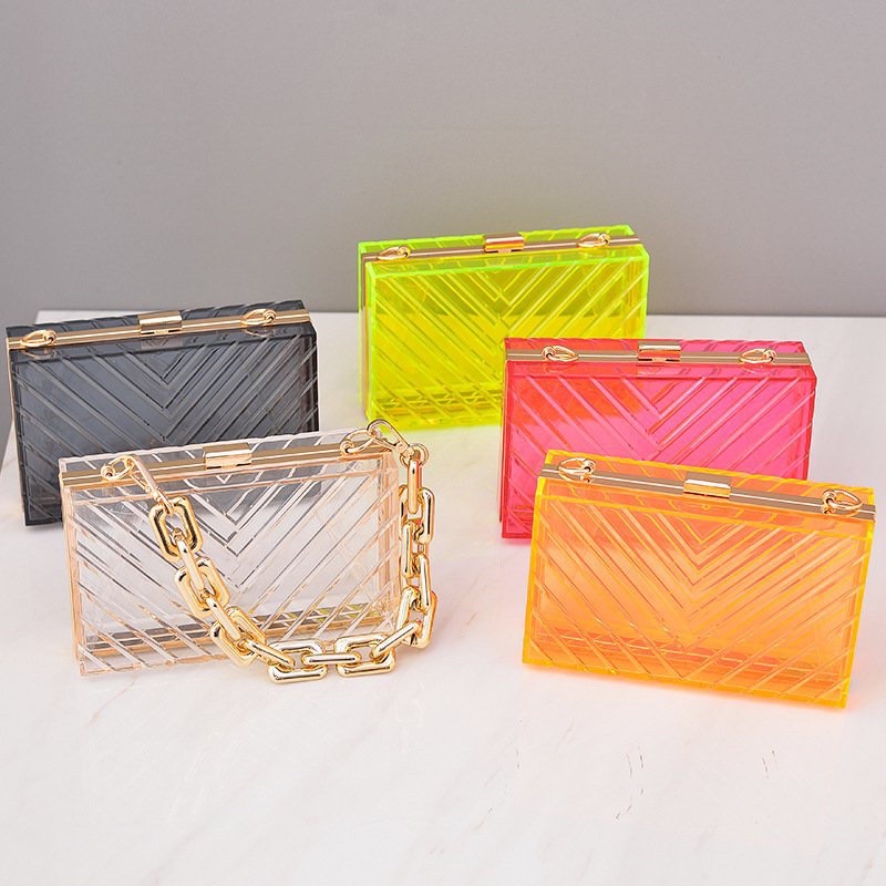 Ví clutch trong suốt phối quai xích cá tính