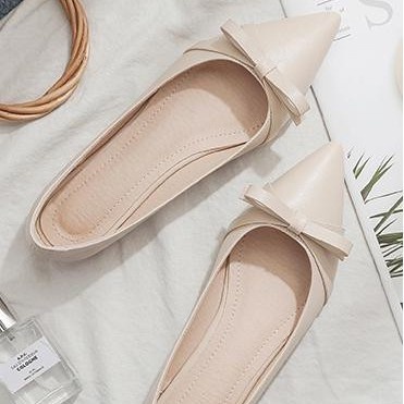 GIÀY BỆT MŨI NHỌN ĐÍNH NƠ MÀU KEM XKB3