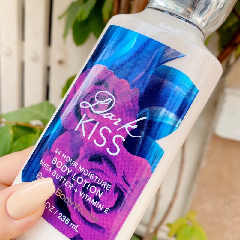 Dưỡng thể Bath and Body Works - Dark Kiss ( 236mL )