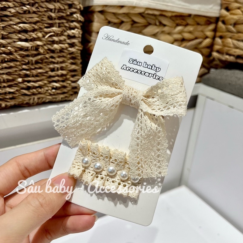 Sét hai kẹp ren hạt trai cho bé gái