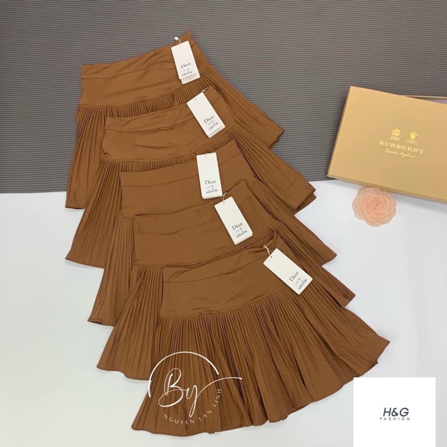 Chân váy xếp ly ngắn cạp khoá hót treen | BigBuy360 - bigbuy360.vn