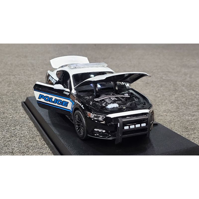 Xe Mô Hình  Ford Mustang Police Car 2015 Tỉ lệ : 1:18 Hãng sản xuất : Maisto