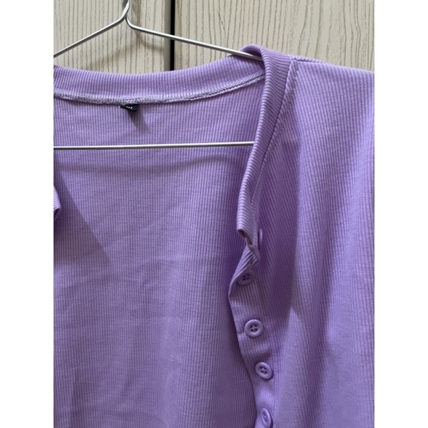 Pass Áo thun tay dài nút cài màu tím dáng croptop - new 100%