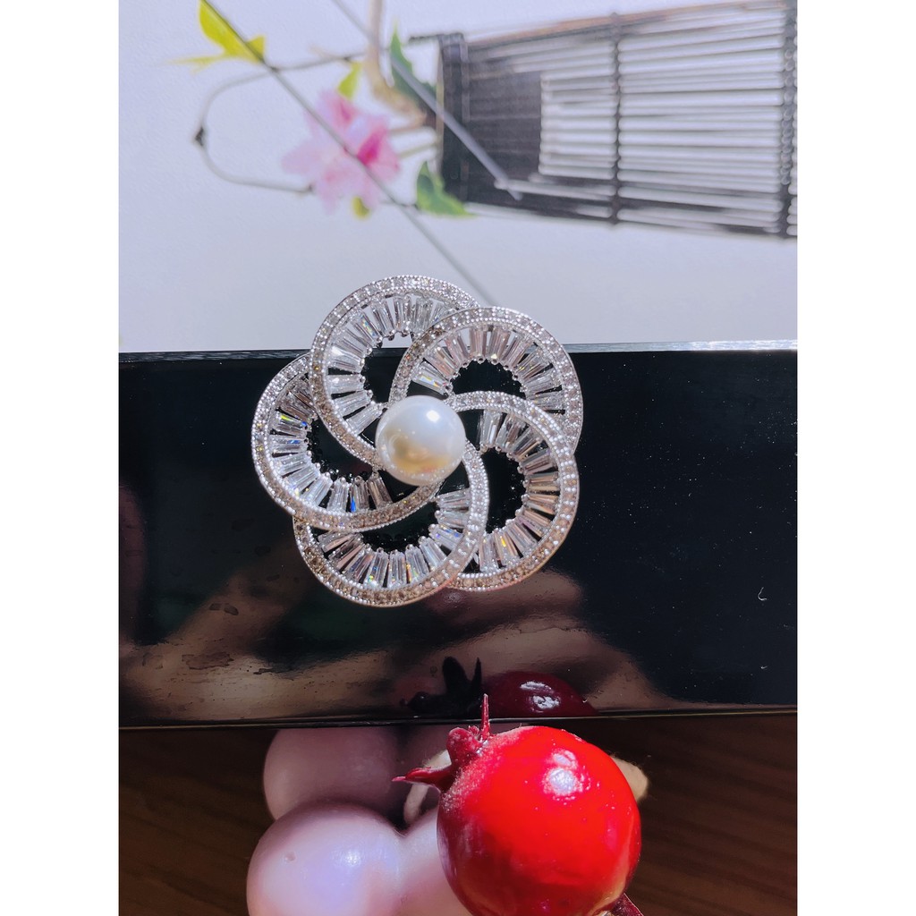 Tag Cài Áo Cao Cấp Đính Đá Hoa 5 Cánh Crystal PNQ