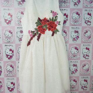 Đầm nhũ trắng thêu hoa