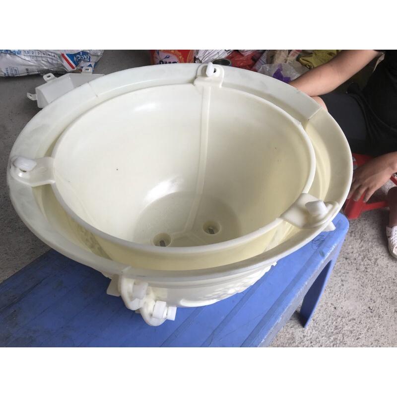Khuôn đúc chậu tròn rộng 40 cm mẫu tùng cúc mai, có lòng trong chất liệu nhựa abs hoa văn sắc nét tặng kèm búa cao su