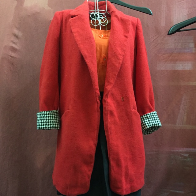 Áo dạ đỏ phối tay