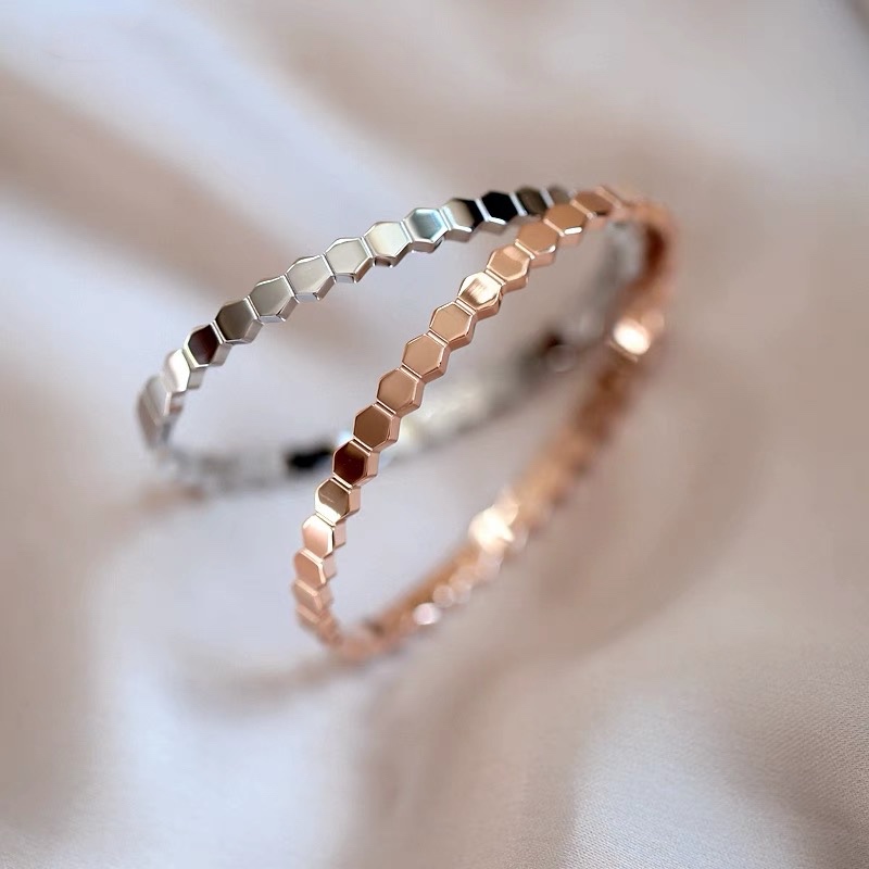Vòng tay thép titan mạ vàng 18k kim cương khóa hình tổ ong đơn giản dễ phối đồ không dị ứng phong cách dành cho nữ