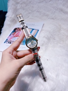 Burberry dây da cực đẹp