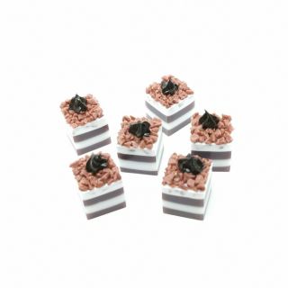 Charm bánh socola vụn oreo