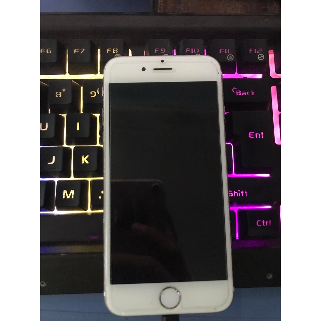 ĐT táo 6s,16g quốc tế,hỏng loa ngoài và mất vân tay còn lại full chức năng.
