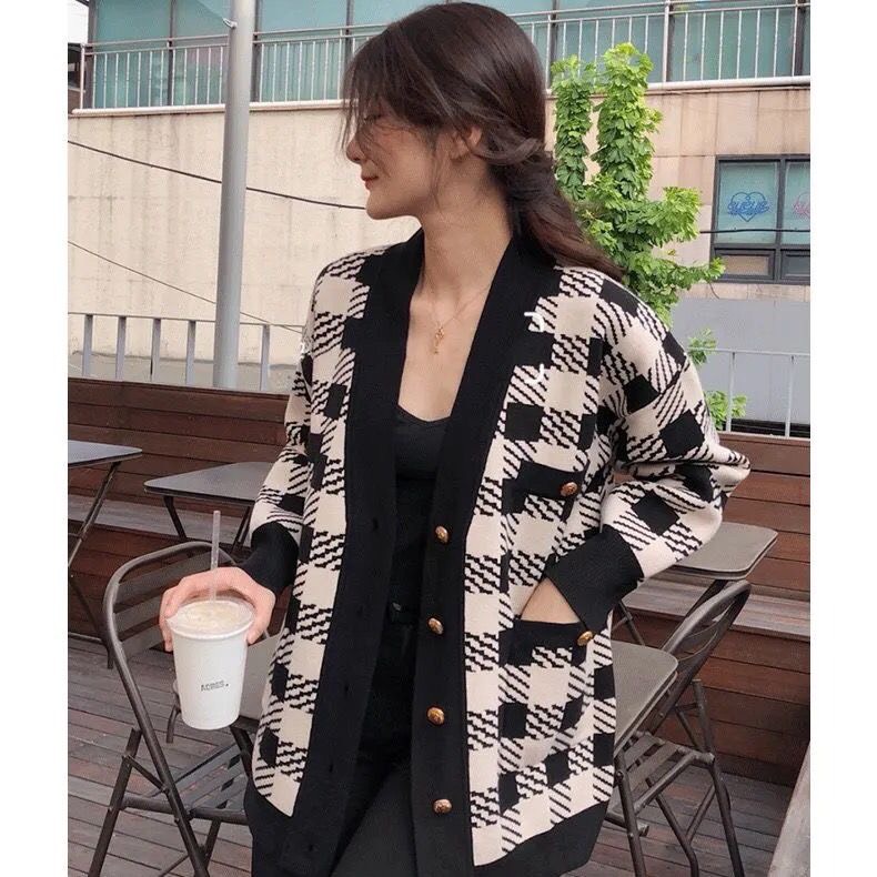 Áo Khoác Cadigan Cổ V Nút Kẻ Caro 2 Túi Tay Dài | Smide Clothing