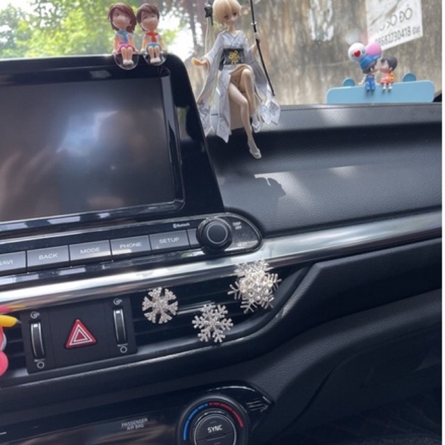 Kẹp sáp thơm hoa tuyết trang trí nội thất ô tô