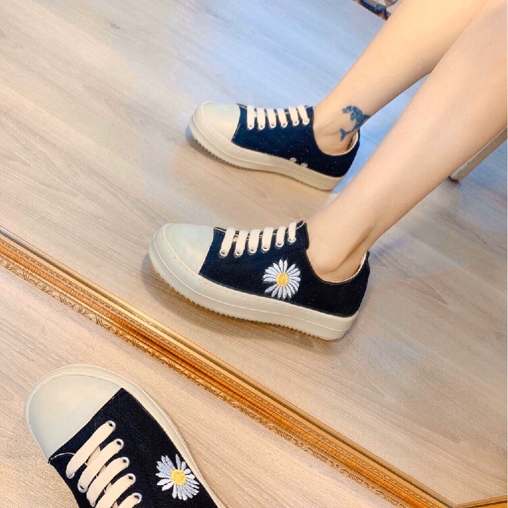 Giày Thể Thao Sneaker Cổ Thấp Thêu Hoa Cúc ROO và R1 Cao Cổ