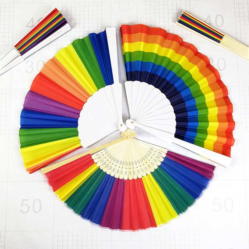 Quạt xếp cầm tay màu cầu vồng LGBT