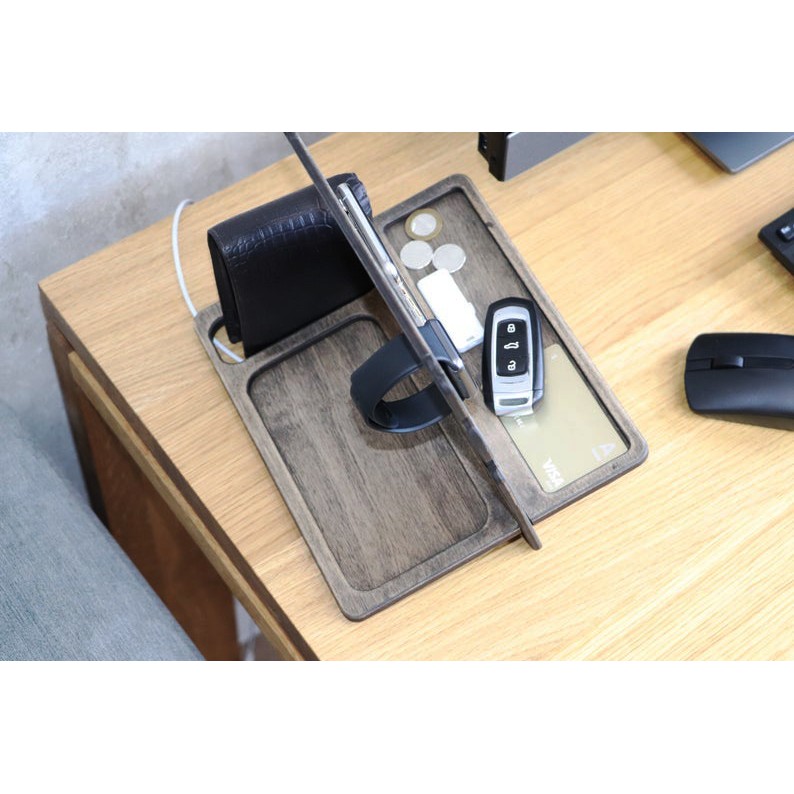 Giá đỡ kiêm sạc điện thoại bằng gỗ  TiTi Wood TH01 kiêm giá đỡ đồng hồ, ví, bút kinh cao cấp