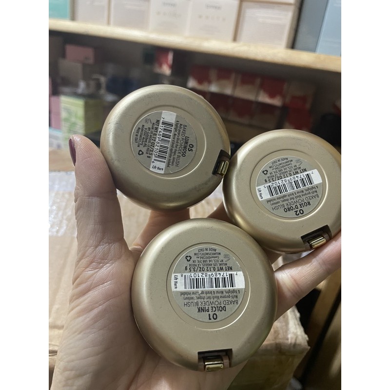 má hồng MILANI BAKED BLUSH(hộp hơi trầy) | BigBuy360 - bigbuy360.vn