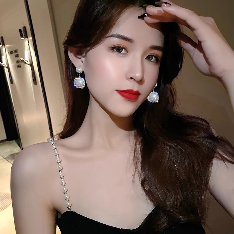 bông tai châu và đá sang chảnh, khuyên tai châu đính đá xung quanh phong cách hàn quốc