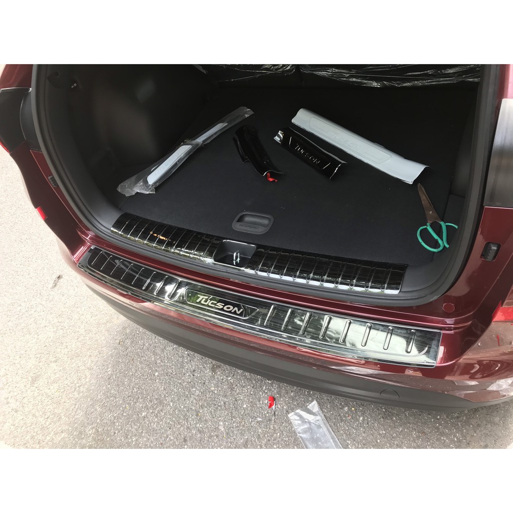 Nẹp cốp xe, chống trầy cốp xe Tucson 2016 đến 2023 Mẫu Titan Cao Cấp - tặng kèm keo tăng dính