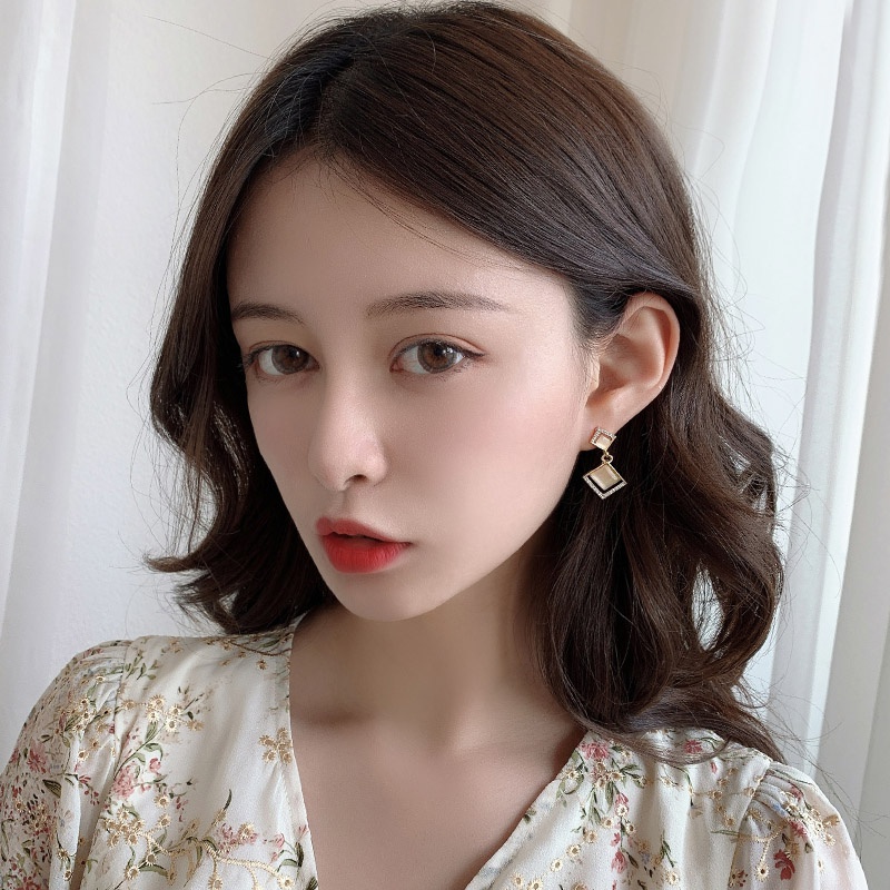 Hoa tai dáng dài thời trang phong cách Hàn Quốc cho nữ