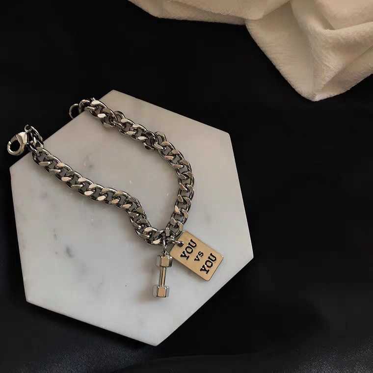 Vòng tay thép titan mặt khắc chữ phong cách Hàn Quốc 28106