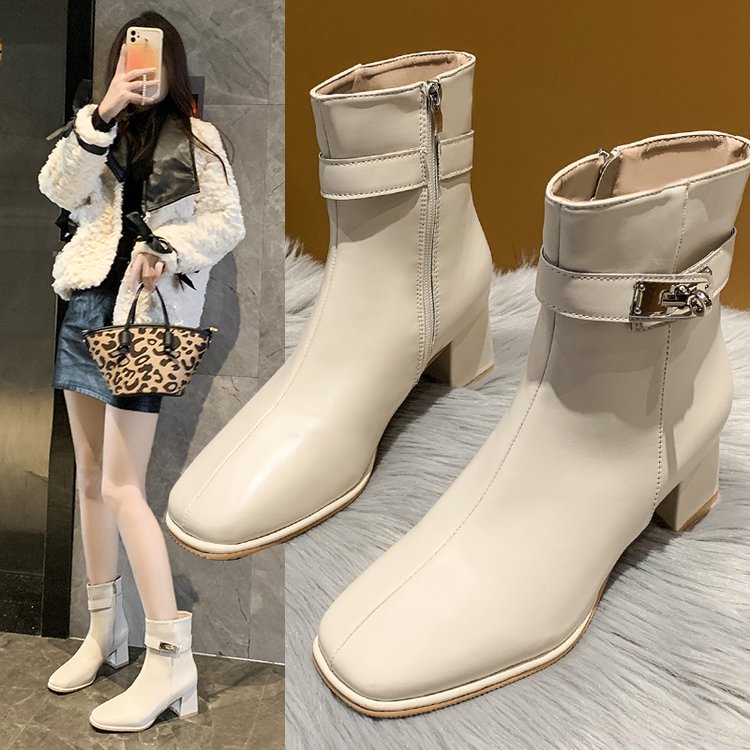 Giày boot mũi vuông duyên dáng dễ phối đồ dành cho nữ | BigBuy360 - bigbuy360.vn