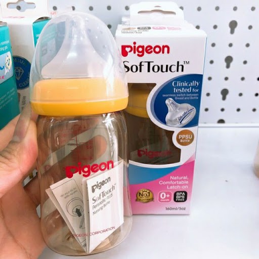 Bình Sữa Cổ Rộng Pigeon SofTouch 160ml, 240ml