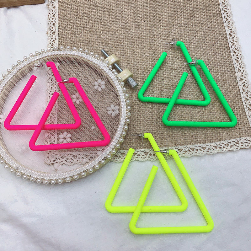 Khuyên Tai Hình Tròn Lớn Màu Sắc Dạ Quang Phong Cách Âu Mỹ Phổ Biến Dành Cho Bạn Gái