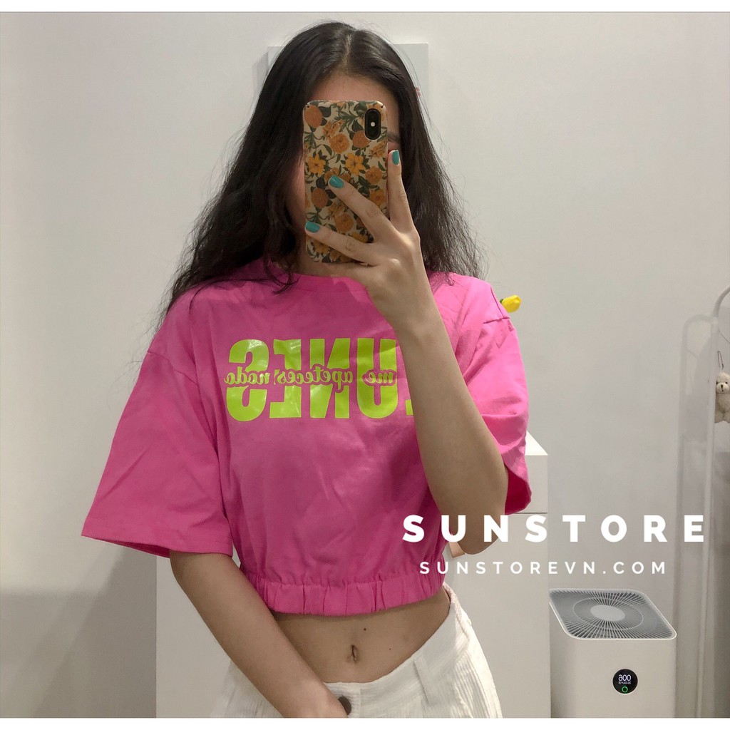 Áo croptop tay ngắn in chữ xanh lá màu hồng Ulzzang