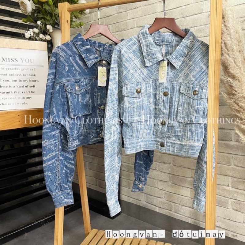 Áo khoác Jean chữ - áo trắng móc xù