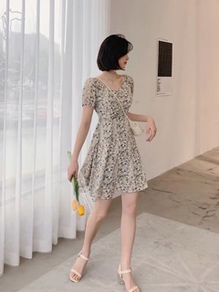 Đầm Hoa Nhún Ngực Nút Bọc