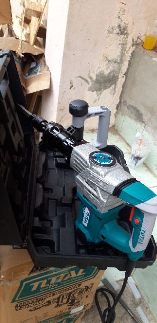 MÁY ĐỤC BÊ TÔNG CHUYÊN DÙNG 1300W TOTAL
MODEL: TH213006