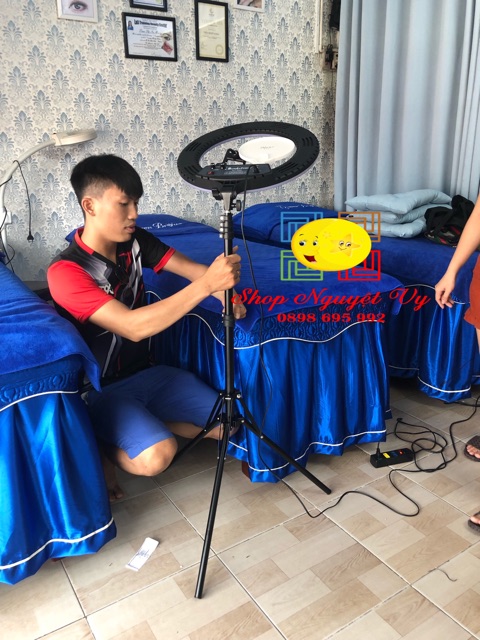 Đèn make up cây livestream có đèn đường kính 46cm có gương soi và khe sạc điện thoại và live 1 lúc 3 điện thoại