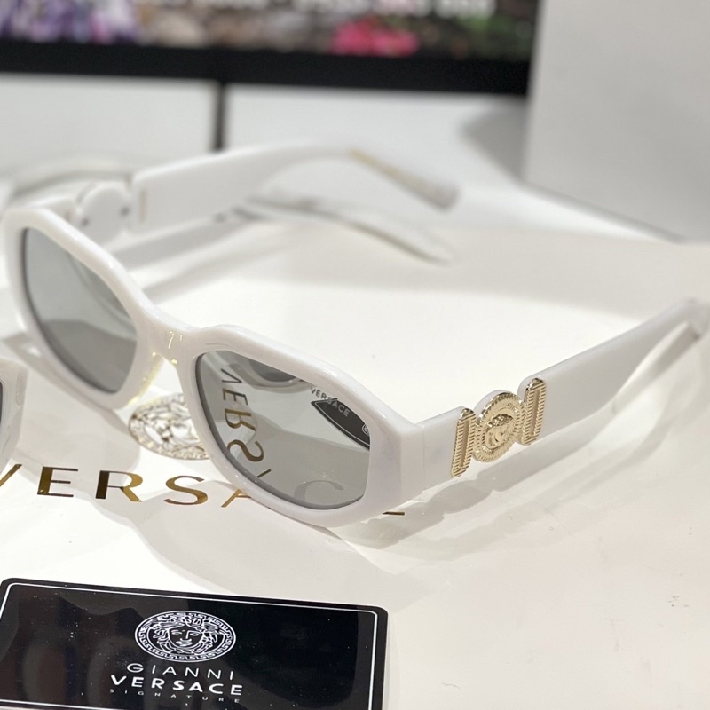Kính mát thời trang VS VERSACE 2 màu đen trắng logo vàng,phong cách châu âu sang trọng.Kiểu dáng unisex,chống UV400