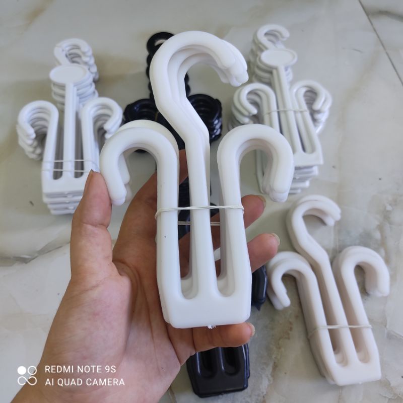 Móc treo dép, treo tông trưng bày cho shop,2 màu đen - trắng xinh xắn, bền đẹp