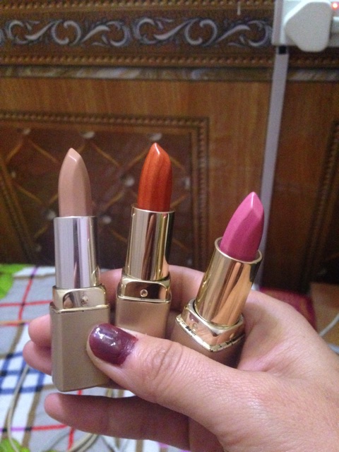 Combo 3 thỏi son Milani ( hơi bị xước xíu ạ)