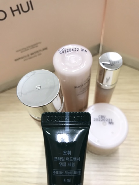 Set Dưỡng Ẩm Ohui Miracle Moisture miniature kit 5 sản phẩm