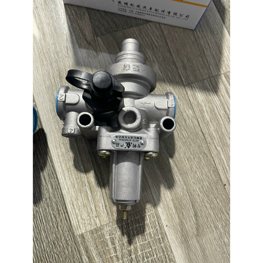 Sản phẩm gia đình làm: combo 4 Van xả hơi có ren hoặc không ren 153