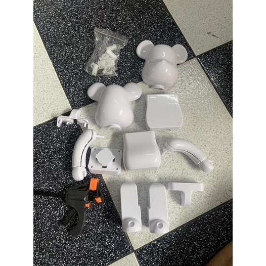 Tập làm bearbrick 400%