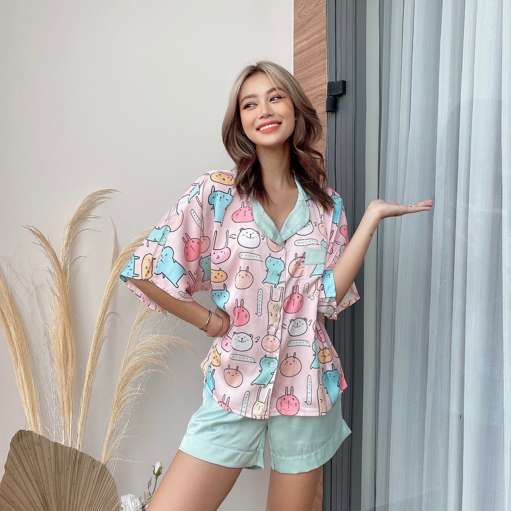 [BEST SELLER] Bộ Lụa Cánh Dơi Họa Tiết Mặc Nhà | BigBuy360 - bigbuy360.vn