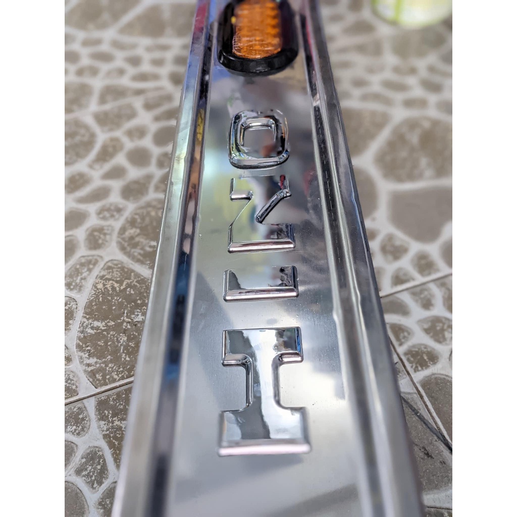 TEM NỔI 3D LOGO HINO - ISUZU - DISCOVERY - 500