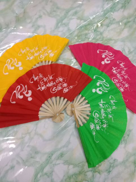 Quạt chử thư pháp nhiều màu cho bé được chọn màu
