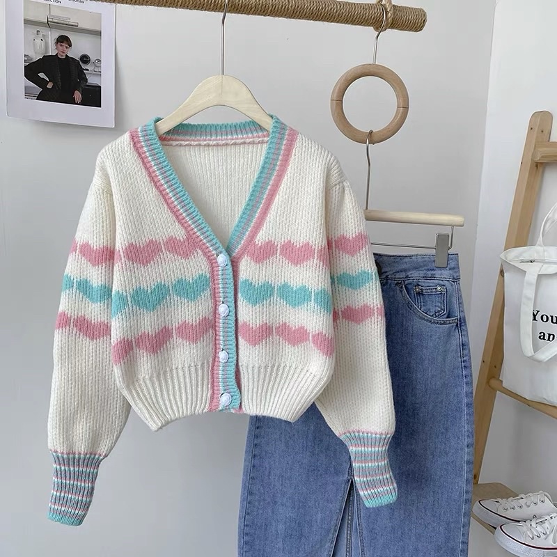 Áo khoác len lửng cổ tim họa tiết hình tim