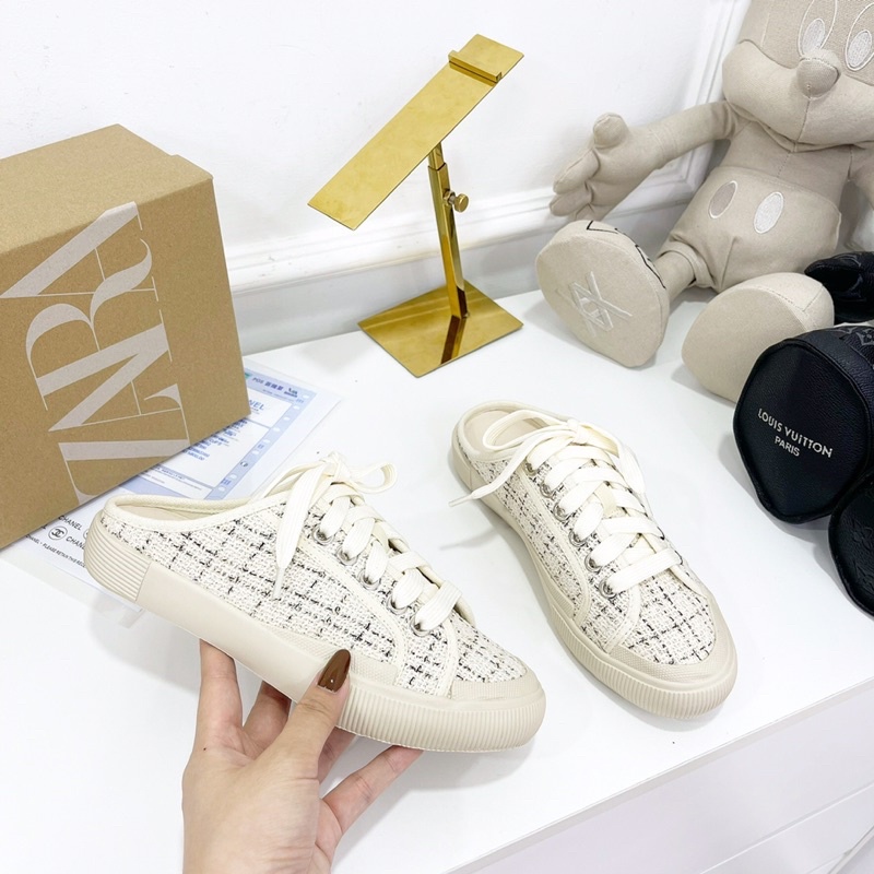 Sục thể thao nữ kẻ trắng Za.Ra