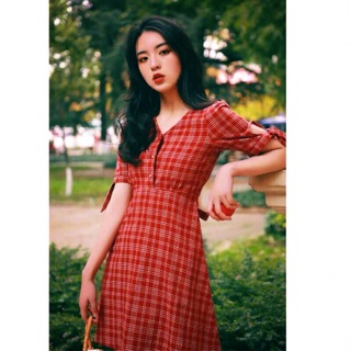 Váy kẻ cảo đỏ