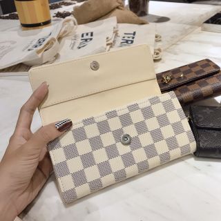 Cluth cầm tay + dây xích đeo