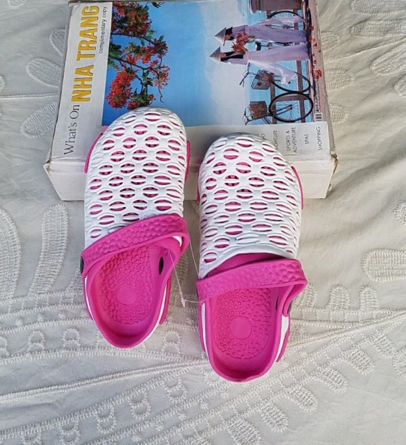 Giày Sandal Nữ Nhựa/ Dép Quai Hậu Nữ Đi Mưa Bít Đầu Siêu Nhẹ Màu Hồng Trắng Xinh Xắn Size 36-40 - Lucky Girl shop